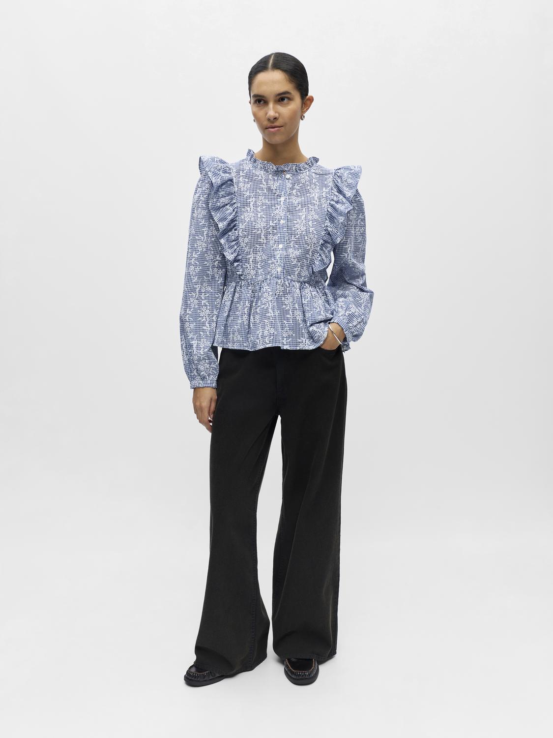 model_shot-front_full